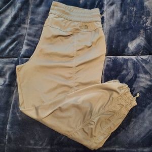 Gray women's North Face jogging capris size Large